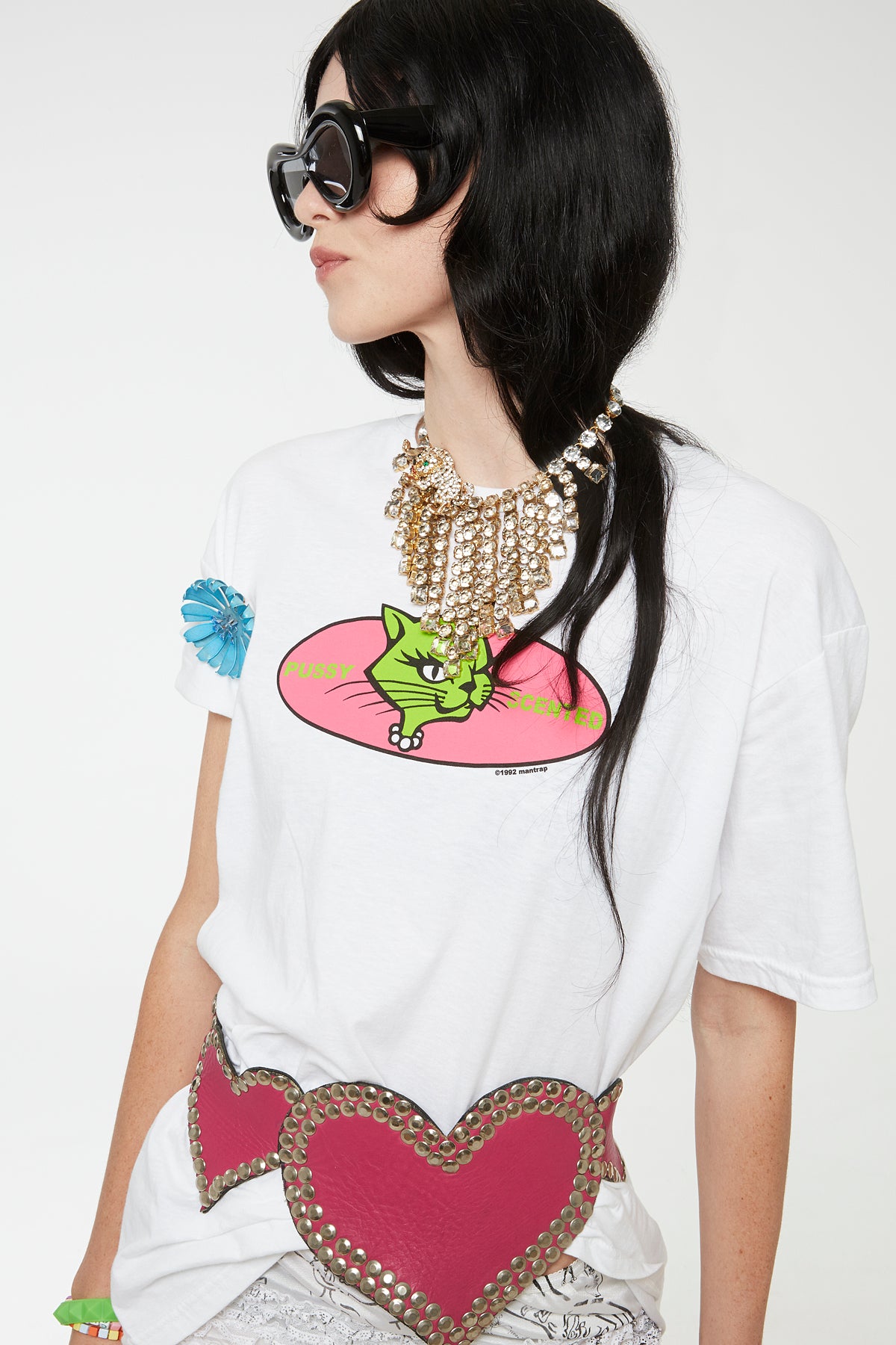 PU$$Y SCENTED TEE.